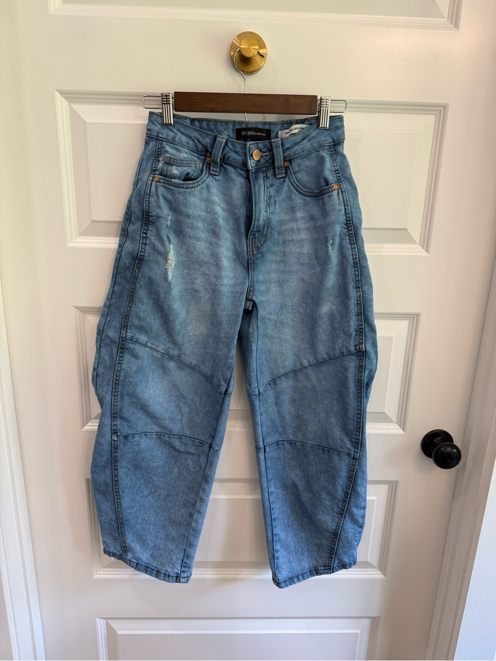 BCBGeneration Curved Barrel Leg Jeans Light Wash Edgy Streetwear Denim 24